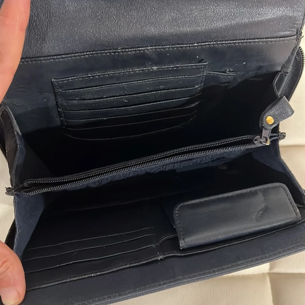 Pre-loved🌸COLETTA GENUINE LEATHER crossbody blue bag - Picture 7 of 17